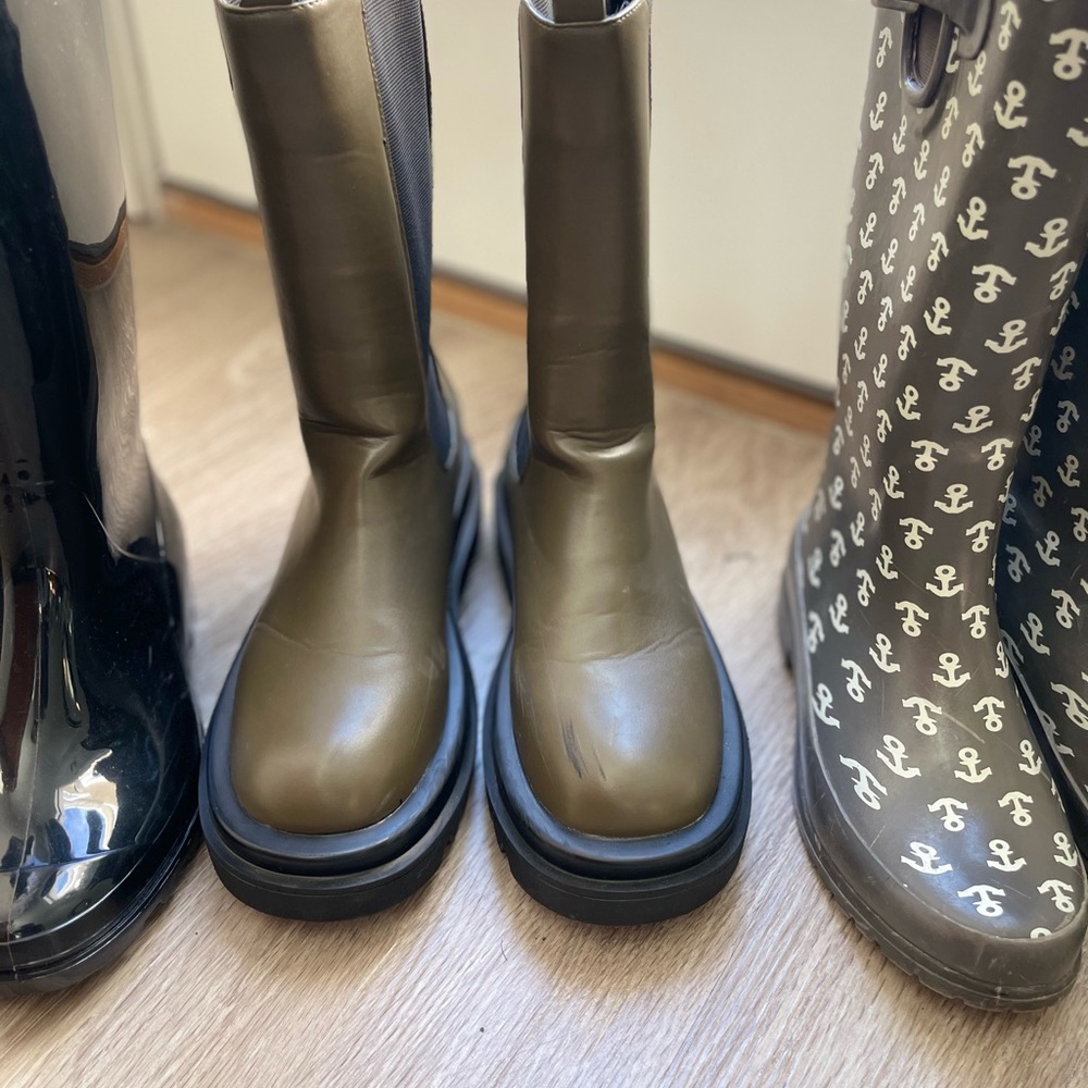 Cape Robbin Vegas Chelsea Boots for Women, Mid Calf, Chunky Block Heels